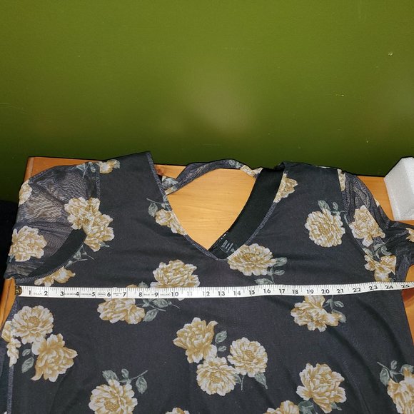 Torrid Long Bell Sleeve V Neck Blouse Black with Mesh Yellow Roses, 3x - Picture 4 of 4